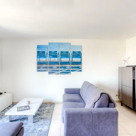La Signature Prive Climatise Apartment